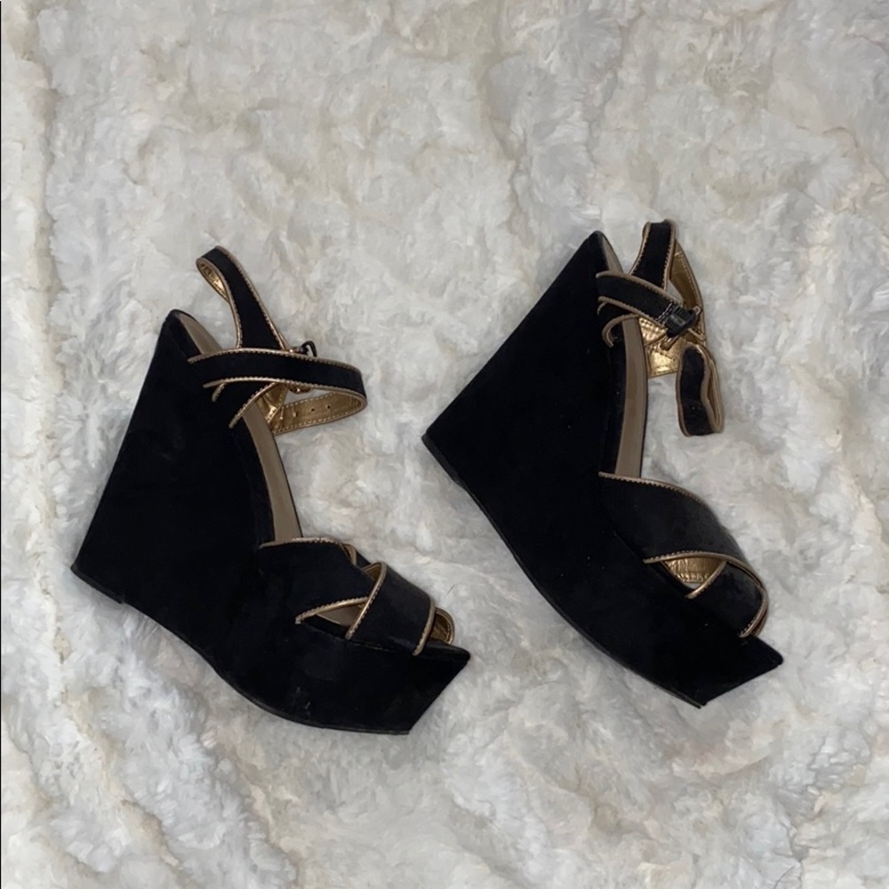 FOREVER 21 wedges black and gold